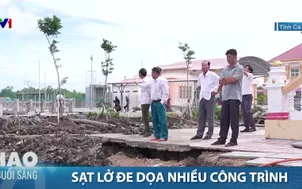 Sạt lở đe dọa nhiều công trình