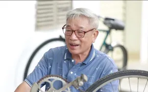 Ông giáo hơn 10 năm tái sinh xe đạp cũ gửi tặng học sinh khó khăn