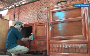 Buổi sáng cùng những người hồi sinh đồ gỗ cũ
