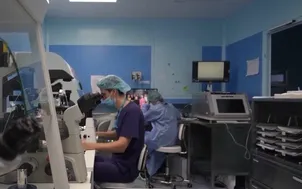Em bé chào đời từ phôi được hiến hơn 30 năm trước