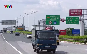 Thí điểm cấm xe tải đi làn sát dải phân cách