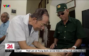 Bác sĩ già hơn 20 năm làm chân giả cho người khuyết tật