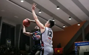 VBA Playoffs 2025: Hanoi Buffaloes nhọc nhằn vượt qua Saigon Heat