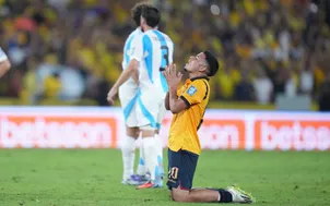 Vắng Messi, Argentina gục ngã trước Ecuador