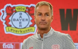 HLV Kasper Hjulmand ra mắt Bayer Leverkusen