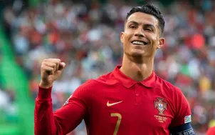 Cristiano Ronaldo tiếp tục được vinh danh