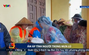 Ấm áp tình người trong mưa lũ