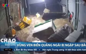 Vùng ven biển Quảng Ngãi bị ngập sâu sau bão