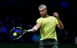 Carlos Alcaraz ngược dòng giành chiến thắng trước Taylor Fritz