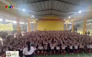 Cùng em đến trường: Vững học mùa lũ