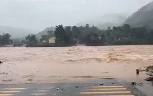 Quảng Trị: Mưa lớn gây ngập lụt, chia cắt nhiều địa phương miền núi