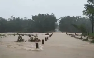 Mưa lớn gây ngập lụt và sạt lở ở A Lưới, TP Huế