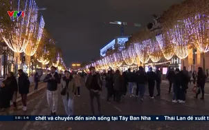 Paris thắp sáng mùa lễ hội giáng sinh