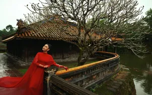 Lê Thanh Hòa tái hiện ký ức vàng son của cố đô Huế trên sàn diễn thời trang