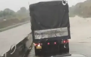 Ngập trên cao tốc Dầu Giây - Phan Thiết, gián đoạn giao thông hai chiều