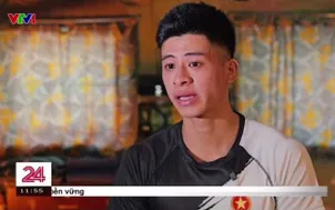 Chàng trai trẻ chăm mẹ tai biến gây xúc động mạng xã hội