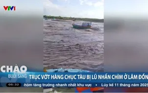 Trục vớt hàng chục tàu cá bị lũ nhấn chìm ở Lâm Đồng