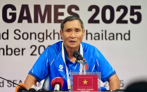 HLV Mai Đức Chung: Trọng tài xử ép Việt Nam, thiên vị Philippines