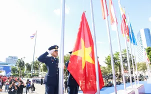 Xúc động khoảnh khắc quốc kỳ Việt Nam tung bay trong Lễ thượng cờ SEA Games 33
