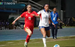 Góc máy khác cho thấy trọng tài đã "cuỗm" mất một quả penalty mười mươi của ĐT nữ Việt Nam