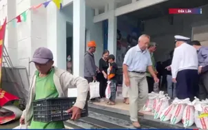 Hỗ trợ sinh kế cho người dân vùng lũ