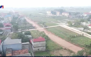 Dân khổ vì đường thi công dở dang 