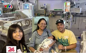 Em bé chào đời sau khi phát triển bên ngoài tử cung của mẹ