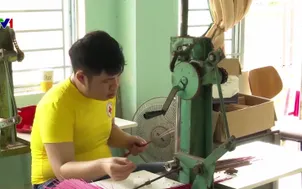 Hàng triệu người được nhận quà của đảng, nhà nước