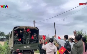 Xúc động giây phút chia tay sau "Chiến dịch Quang Trung"