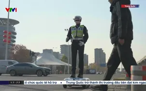 Robot cảnh sát giao thông