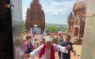 Độc đáo mâm gỗ của đồng bào Chăm