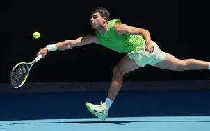 Các tay vợt mạnh thi đấu vất vả tại vòng 2 Australia mở rộng