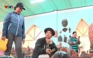 Làng bàu trúc sáng tạo với tượng linh vật ngựa