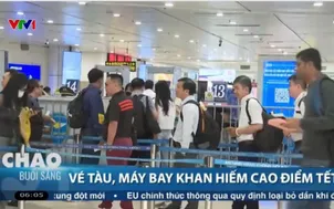 Vé tàu, máy bay khan hiếm cao điểm Tết