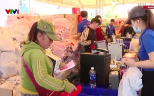 Tết nhân ái tại vùng lũ