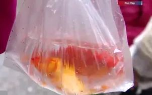 Tấp nập thị trường trước ngày lễ ông Công, ông Táo