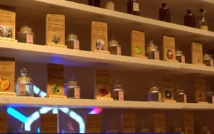 Trải nghiệm tự chế nước hoa giữa lòng Paris