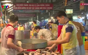 Nhộn nhịp hàng Tết tại chợ đầu mối TP. Hồ Chí Minh