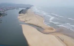 Cửa biển bị vùi lấp, ngư dân không thể ra khơi