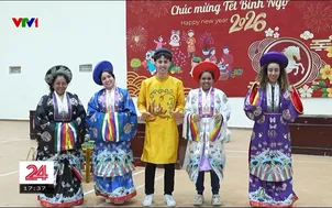 Người nước ngoài ăn Tết ở Việt Nam