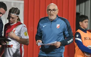 ĐT Lào bổ nhiệm HLV châu Âu thay ông Ha Hyeok Jun