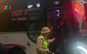 Báo động tình trạng nhồi nhét khách trên xe ô tô