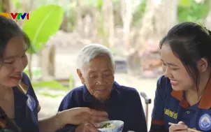 Những thanh niên nuôi cụ già