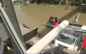 Sập cầu tại TP. Cần Thơ, giao thông tê liệt