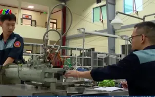 Ngày mới ở nhà máy sửa chữa máy bay A32