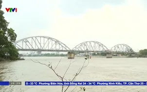 Sà lan đâm cầu ghềnh, đường sắt tê liệt