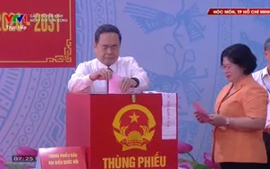Chủ tịch Quốc hội Trần Thanh Mẫn bỏ phiếu tại xã Hóc Môn, TP. Hồ Chí Minh 