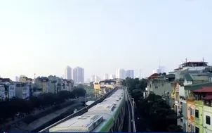 Tăng thời gian vận hành tàu trên cao vào giờ cao điểm