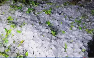 Giông lốc, mưa đá gây thiệt hại ở vùng núi Bắc Bộ