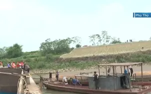 Chìm tàu hút cát trên sông Hồng